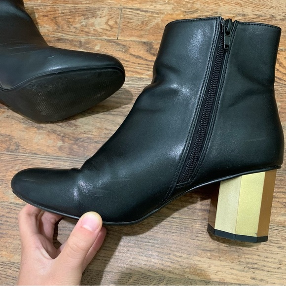 Urban Outfitters Gold Geometric Block Heel Black Leather Ankle Boots Size: 8 - Picture 11 of 11